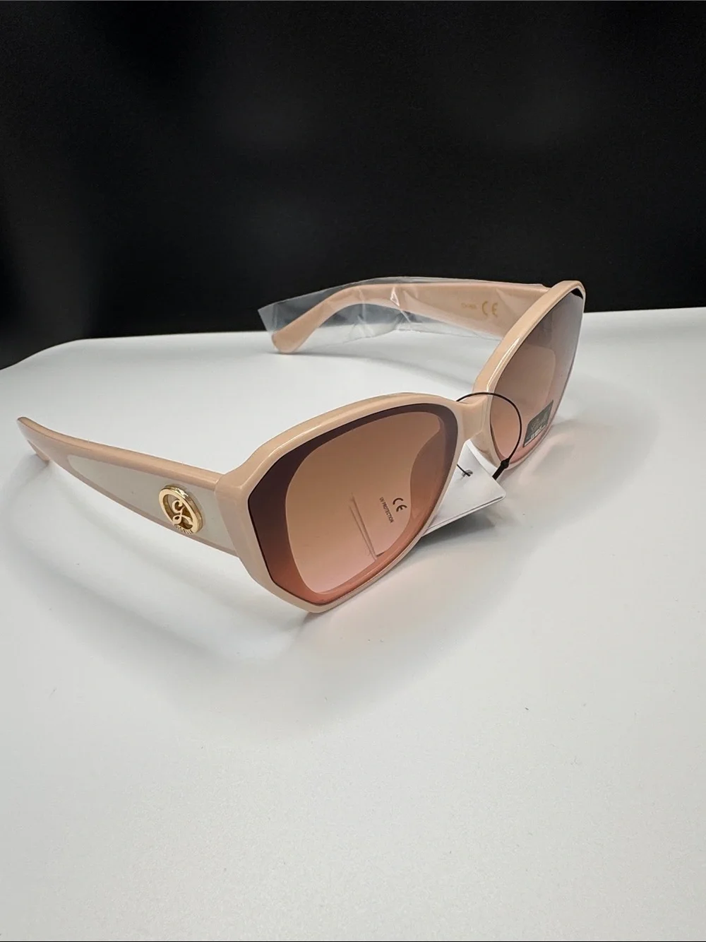 Stylish Blush Pink Cat-Eye Sunglasses - UV Protection
